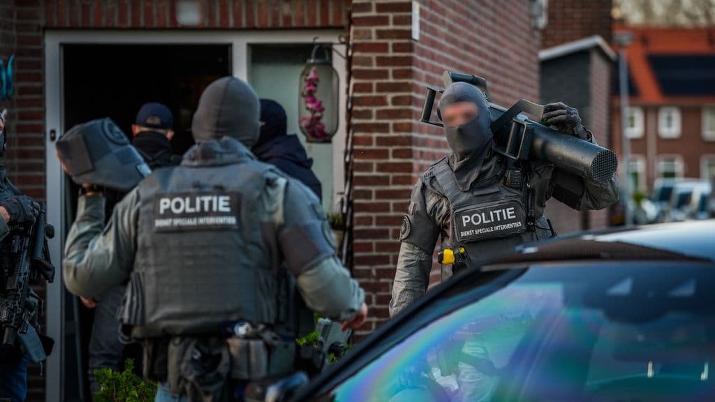 Hollanda'da 21 yaşındaki şüpheli IŞİD bağlantısı nedeniyle tutuklandı