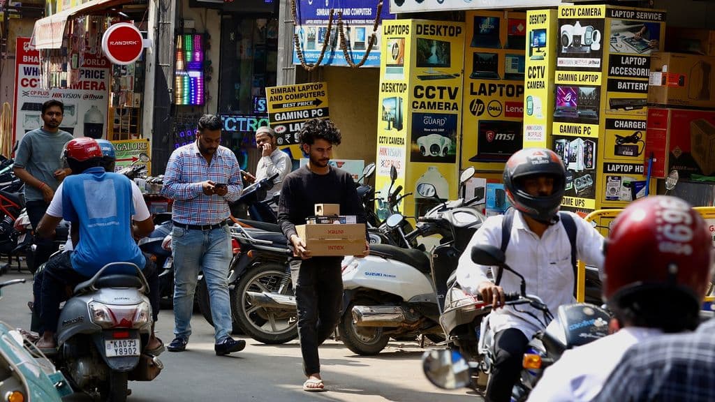 Hindistan 15 yıl sonra nüfus sayımını başlattı: 1.4 milyar kişi kayıt altına alınacak