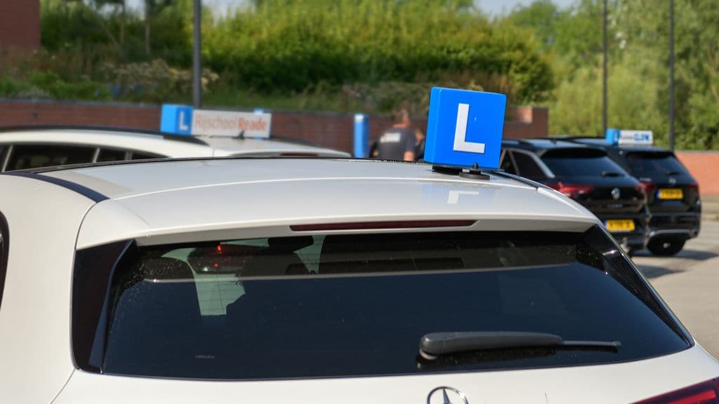 Hollanda'da Sürücü Kursu Araçlarına Artan Agresif Davranışlar Endişe Yaratıyor