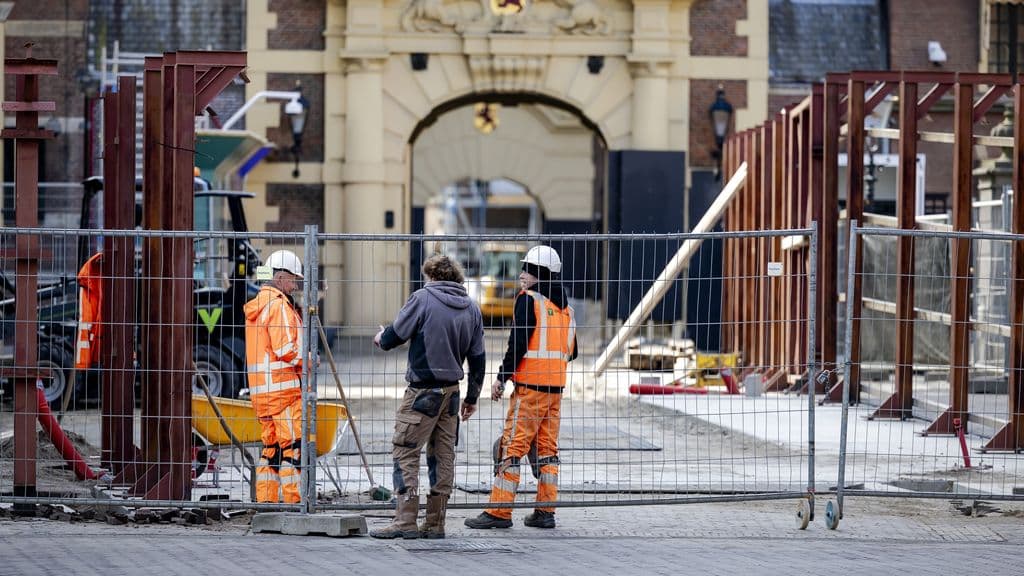 Hollanda'da maaşlar 2025'te yüzde 4,5 arttı, özel sektör kamu çalışanını geçti