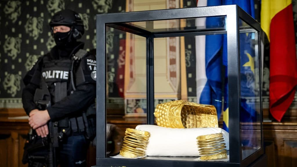 Hollanda'da çalınan tarihi Romen altın miğferi bulundu