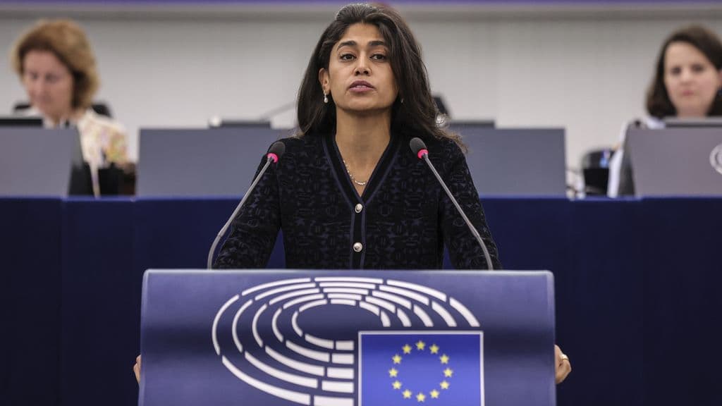 Fransız AP Milletvekili Hassan terör övgüsü şüphesiyle gözaltına alındı