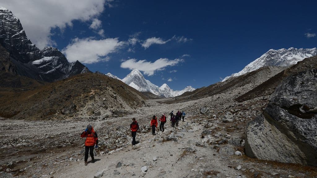 Nepal'de 32 kişi sahte helikopter kurtarma dolandırıcılığından suçlanıyor