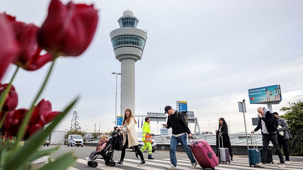 Orta Doğu savaşı yakıt fiyatlarını artırdı: Havayolu biletleri pahalı