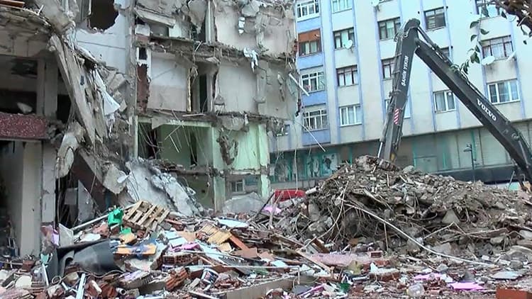 İstanbul'da yıkım faciası: 6 yaşındaki çocuk hayatını kaybetti - 2