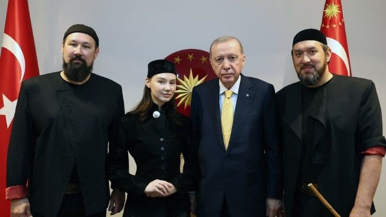 Cumhurbaşkanı Erdoğan, 'Ay Yola' müzik grubunu Külliye'de kabul etti - 2