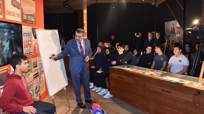 Milli Eğitim Bakanı Tekin: 'Dünyada her sınıfta akıllı tahta olan tek ülke Türkiye' - 2