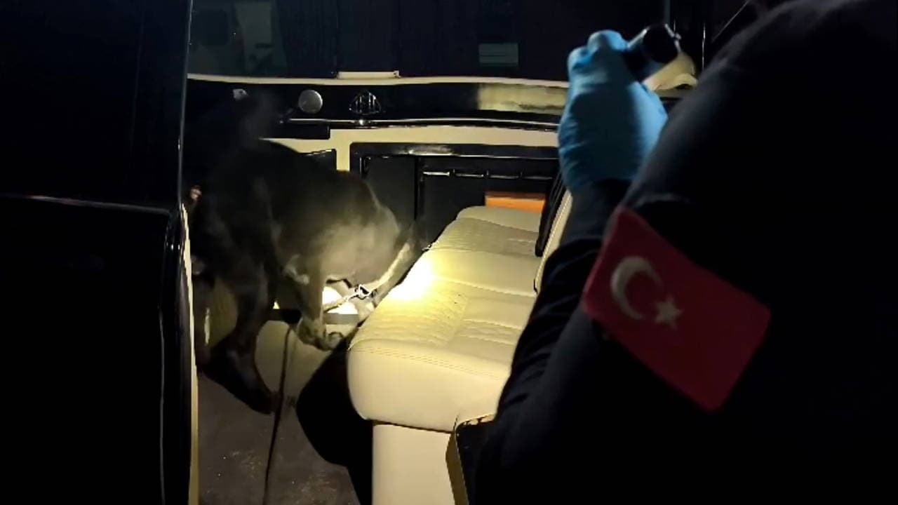 Adana'da 825 kilo bonzai üretebilecek ham madde ele geçirildi