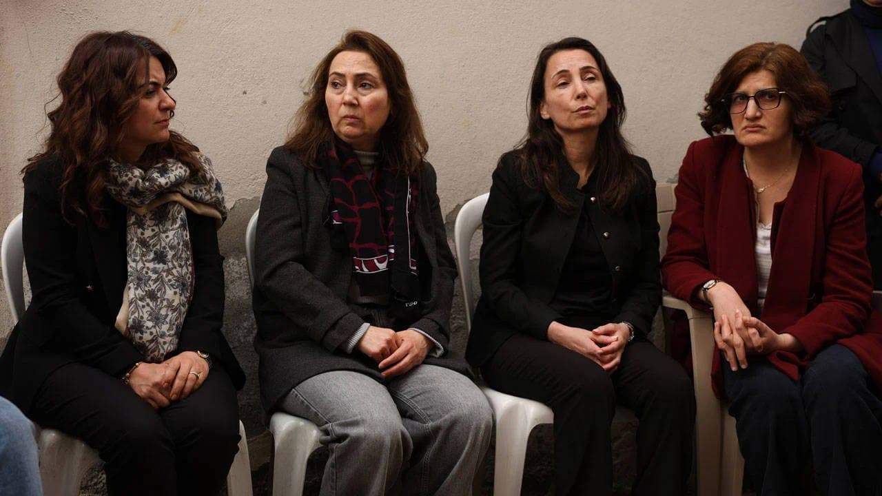 Figen Yüksekdağ kardeşinin cenazesine katıldı, 9,5 yıldır cezaevinde