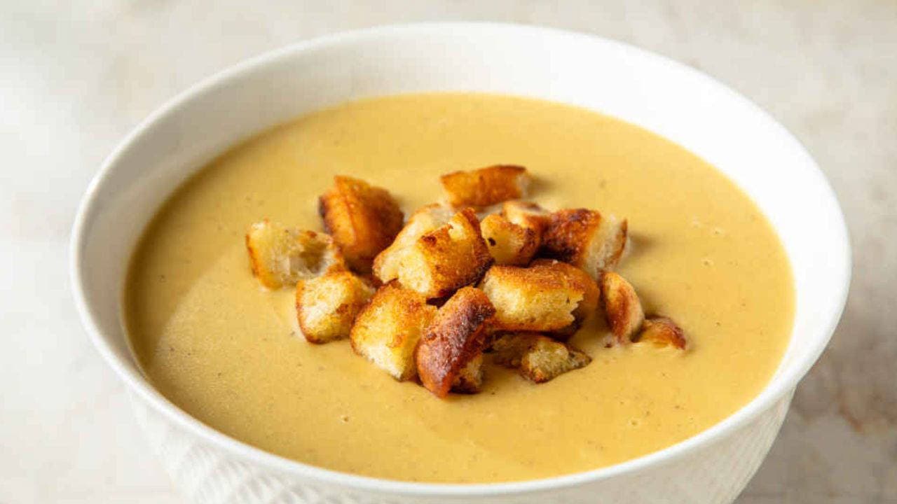 Türk mutfağının klasiği süzme mercimek çorbasının lokanta usulü tarifi