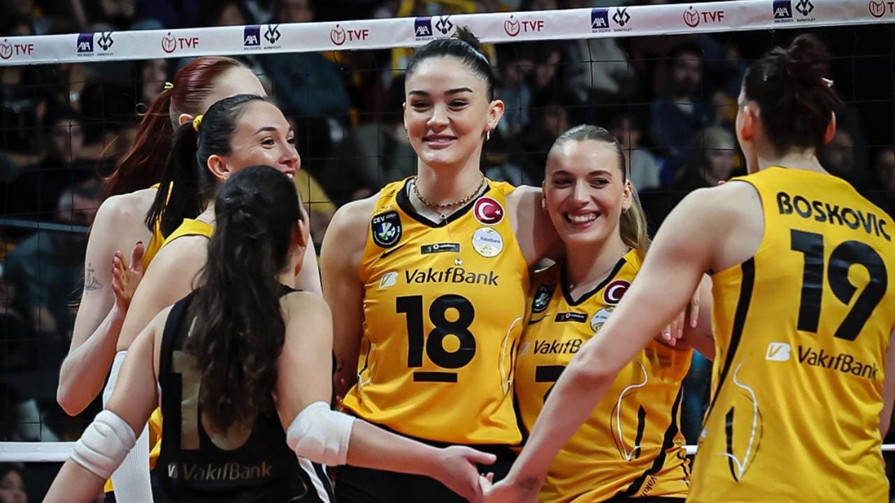 VakıfBank finale yükseldi, Eczacıbaşı Dynavit'i 3-2 mağlup etti