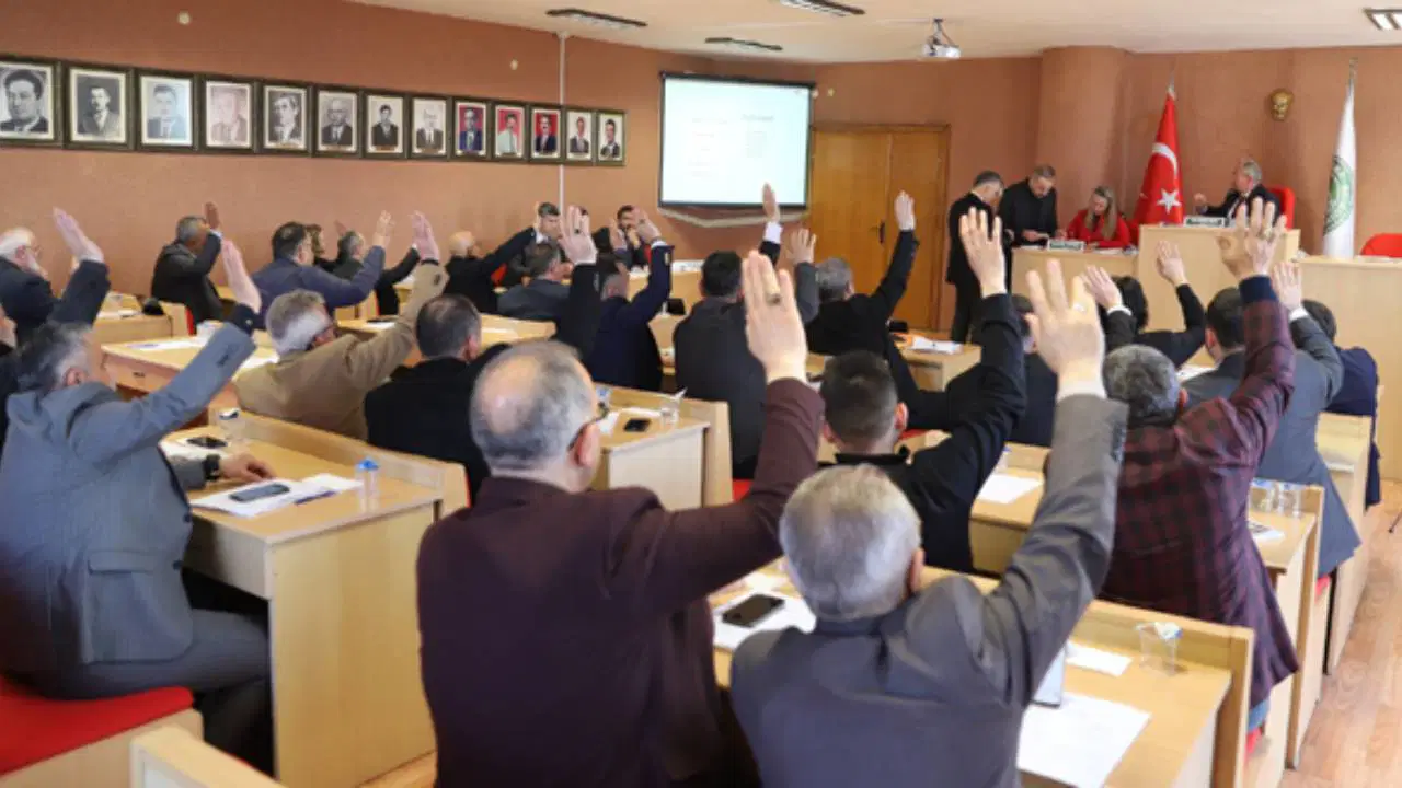 Çarşamba Belediye Meclisi'nde sürpriz sonuç: CHP adayı encümene girdi