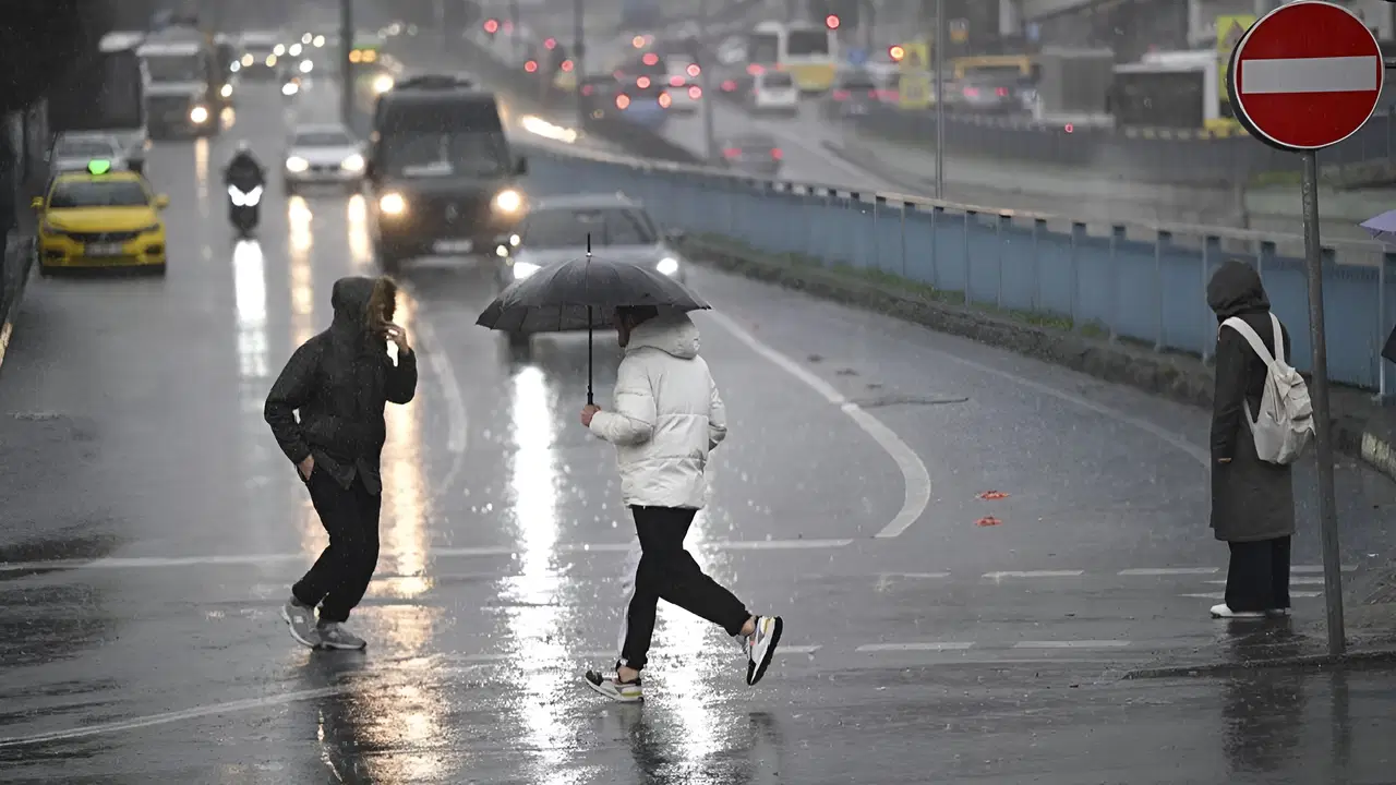 Türkiye'de 31 ile sarı kodlu hava durumu uyarısı: Şiddetli yağış ve fırtına bekleniyor