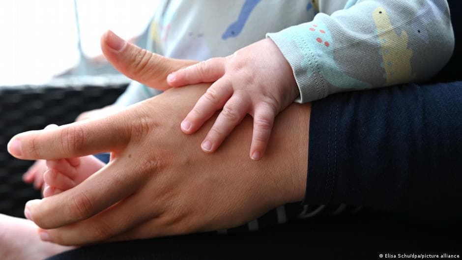 Türkiye'de doğum izni tartışması: TÜİK verileri kadınları iş gücünden uzaklaşmayı gösteriyor