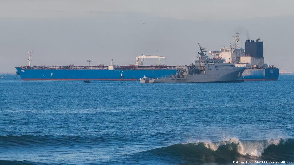 Hürmüz Boğazı'ndan gemi geçişleri artıyor, Fransız gemisi bir aydan sonra ilk kez geçti