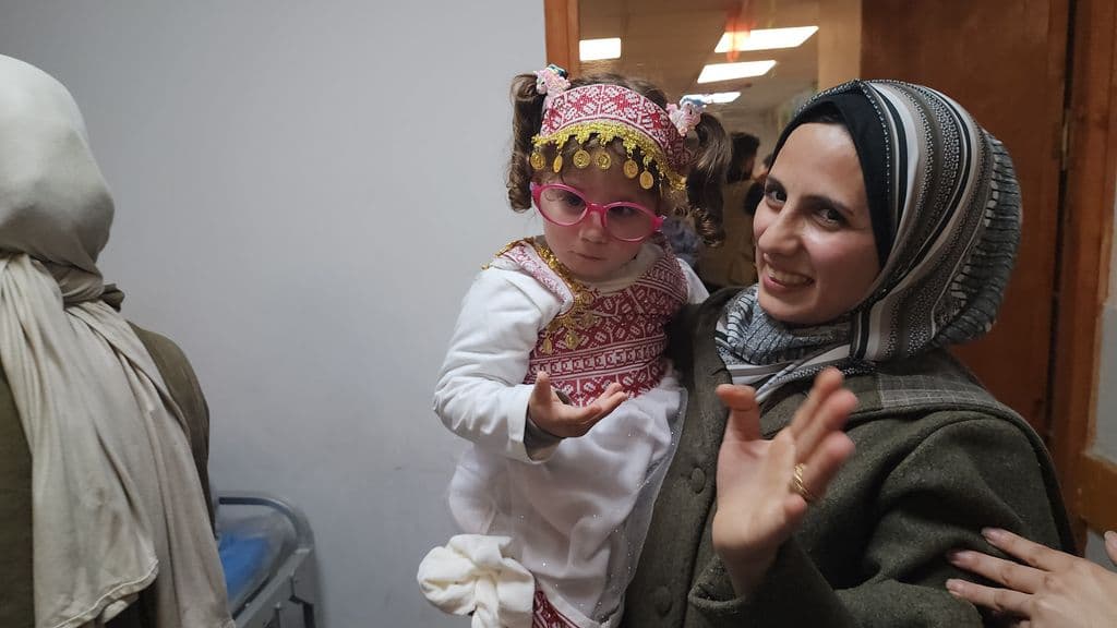 Gazze'den tahliye edilen 10 bebek 2,5 yıl sonra aileleriyle buluştu