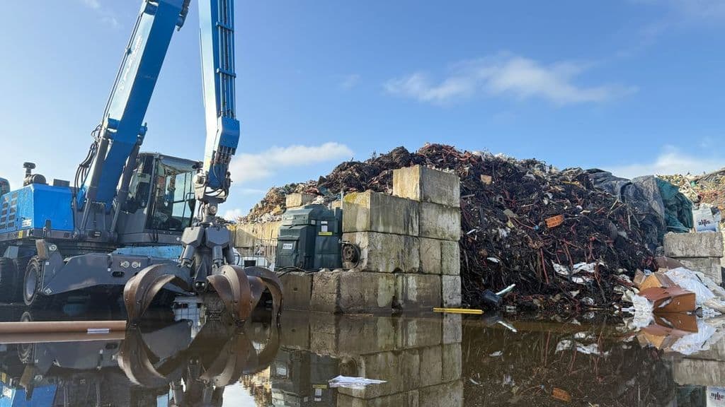 Hollanda'da İflas Eden Geri Dönüşüm Şirketi Dev Atık Yığını Bıraktı