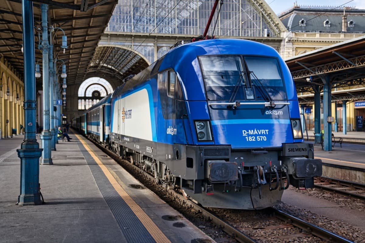 Macaristan'da saat değişikliği tren sistemini çökertti, yolculara %50 tazminat