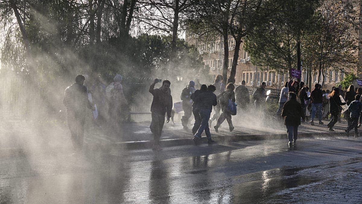İsrail güçleri Kudüs'te Kafr Akab bölgesine gece baskını düzenledi