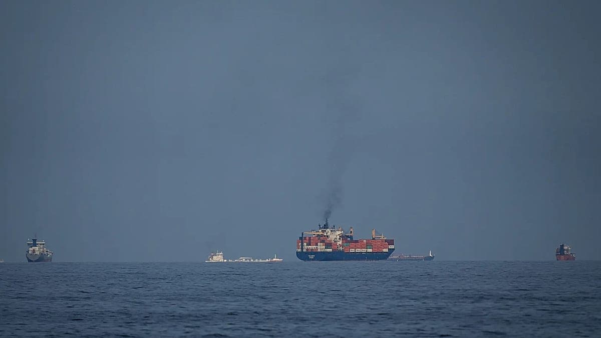 Trump Hürmüz Boğazı'nı 'açabileceğini' söyledi, savunma bütçesi 1,5 trilyon dolara çıkıyor