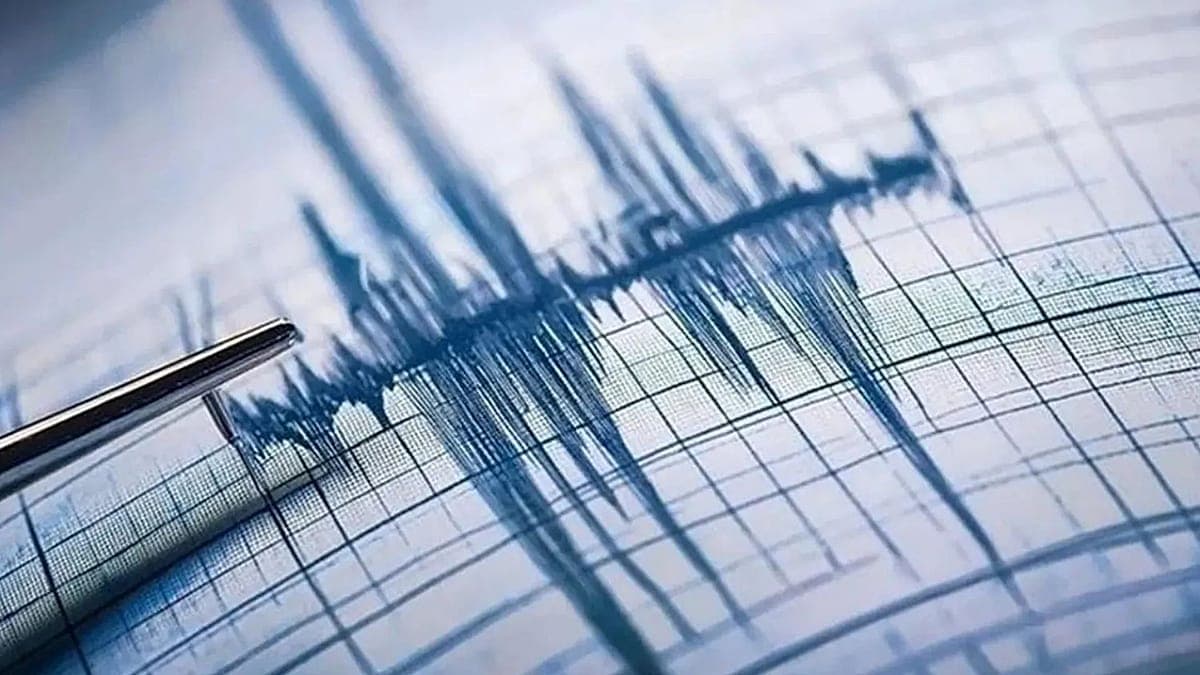 Van'da 5,2 büyüklüğünde deprem: Çevre illerde de hissedildi