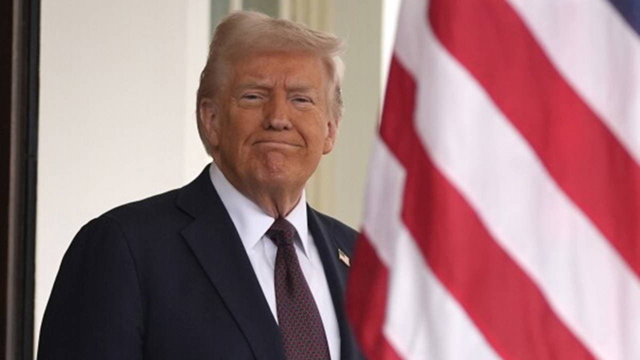 Trump İran'a 'devasa saldırı' düzenlediğini duyurdu, askeri liderler öldürüldü