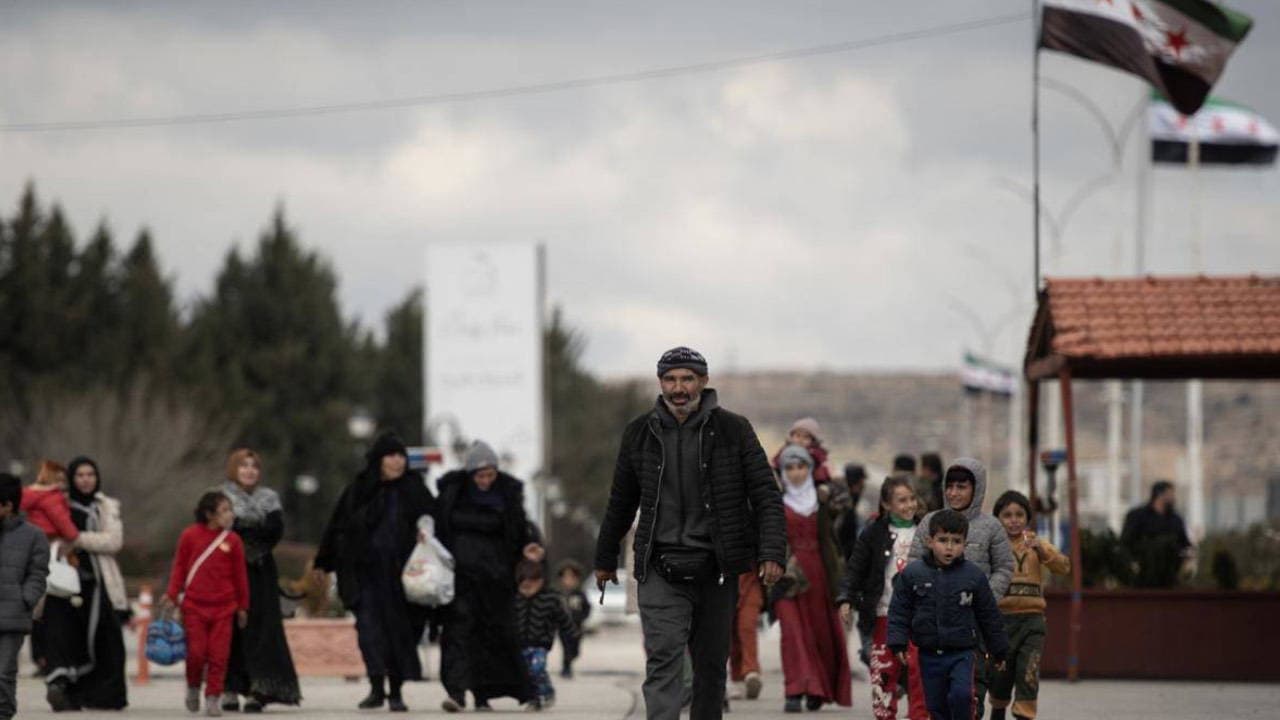 Suriye, İsrail'in saldırı tehdidi sonrası Lübnan sınır kapısını kapattı