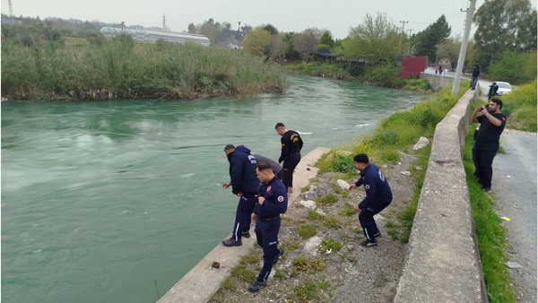Mersin Tarsus'ta Berdan Çayı'na atlayan 18 yaşındaki genç kayboldu